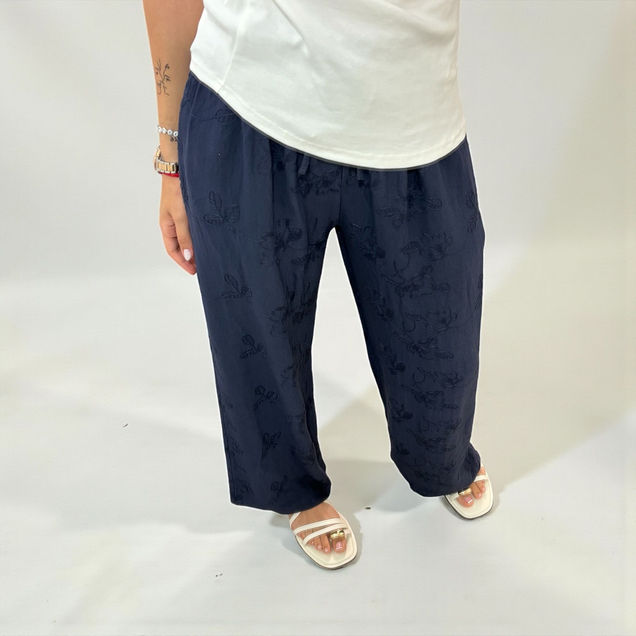 Pantalón flor relieve - Imagen 2